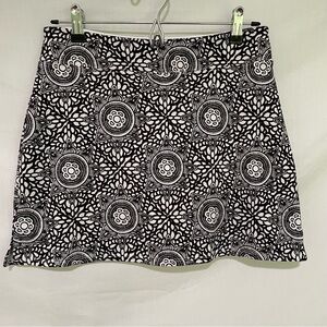 Lola Women’s Black and White Patterned Skort Size Small